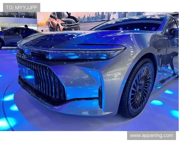 全新皇冠:全新设计理念带来视觉冲击,彰显豪华与品味的完美融合